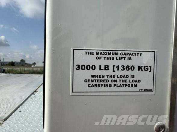 Peterbilt 536 탑차 트럭