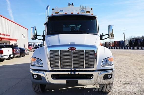 Peterbilt 537 폐기물 수거 트럭