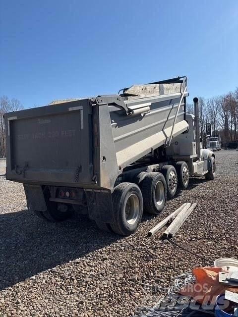 Peterbilt 567 덤프 트럭