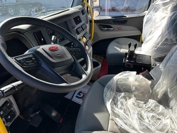 Peterbilt 567 폐기물 수거 트럭