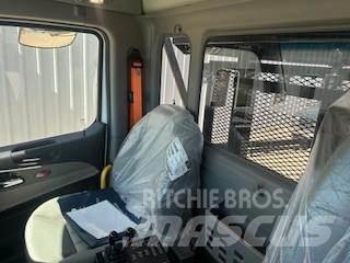 Peterbilt 567 폐기물 수거 트럭