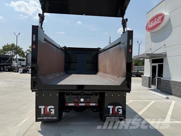 Peterbilt 567 덤프 트럭