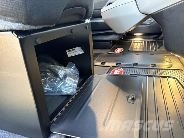 Peterbilt 567 덤프 트럭