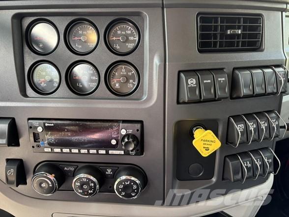 Peterbilt 567 덤프 트럭