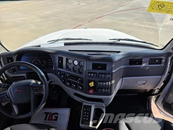 Peterbilt 567 덤프 트럭