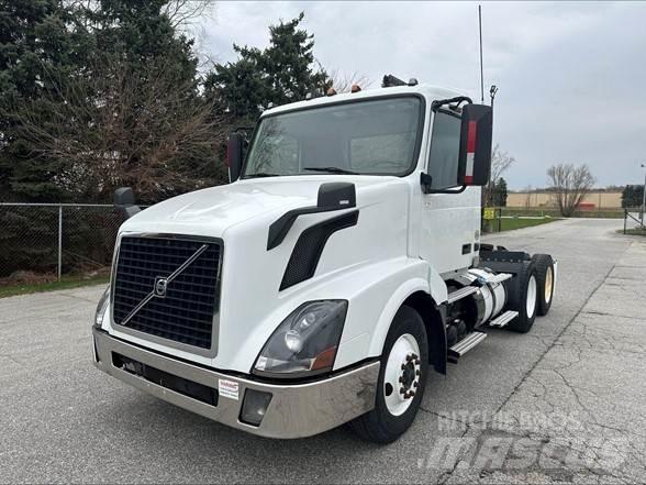 Volvo VNL42T300 트랙터 유닛