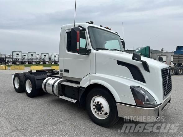 Volvo VNL42T300 트랙터 유닛