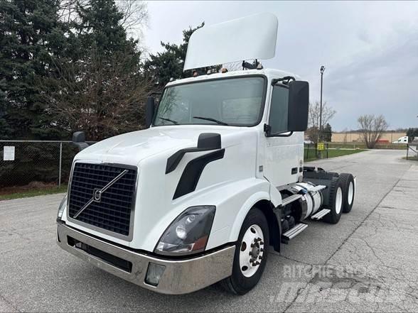 Volvo VNL42T300 트랙터 유닛