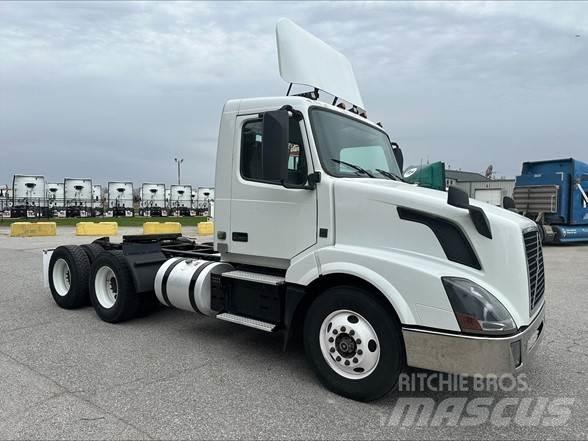 Volvo VNL42T300 트랙터 유닛