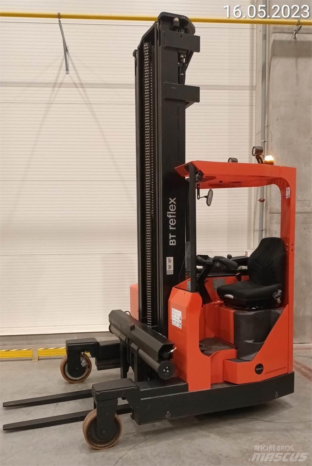 BT FRE270 리치 트럭