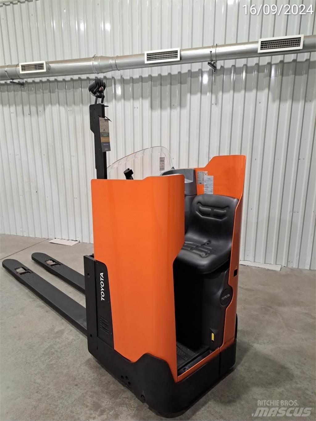 BT LSI200 핸드파레트 트럭