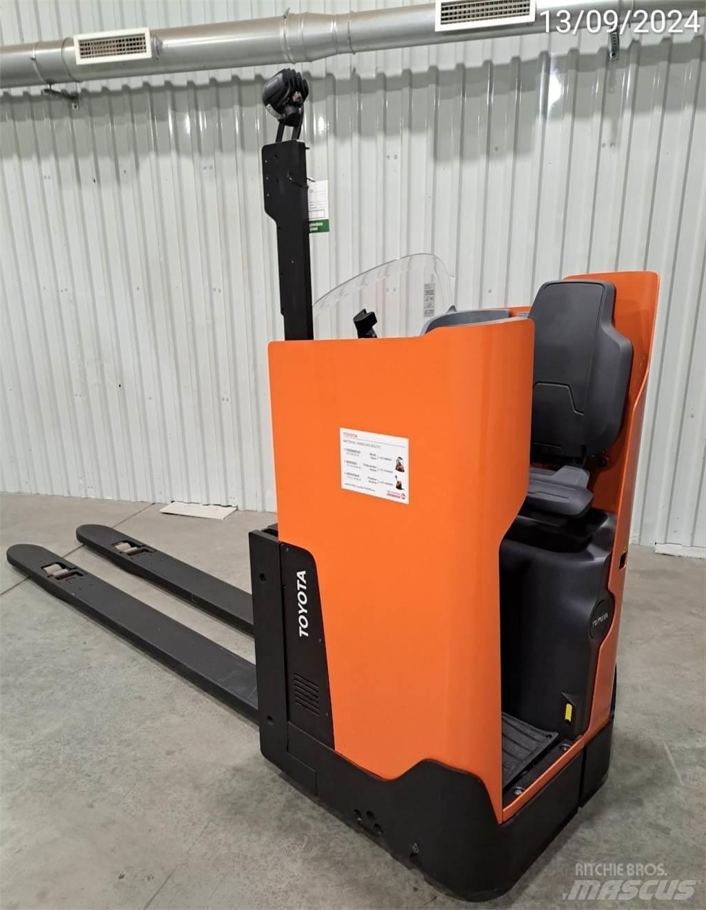 BT LSI200 핸드파레트 트럭