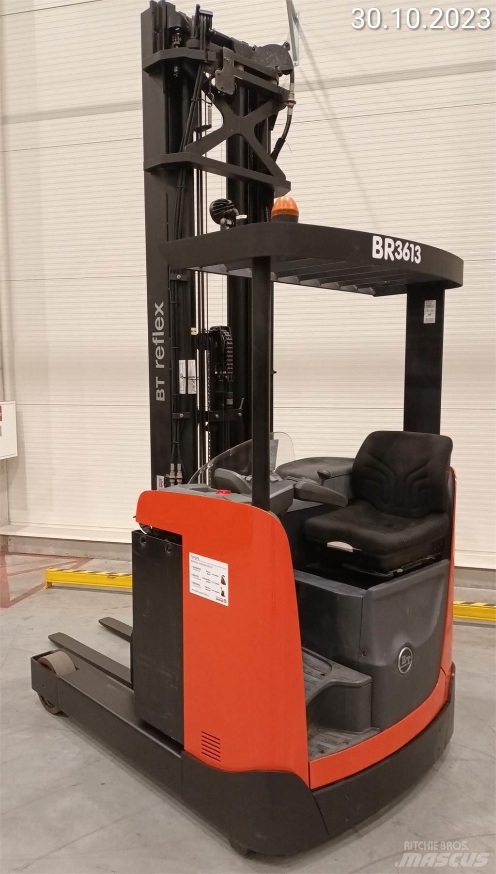 BT RRE140B 리치 트럭