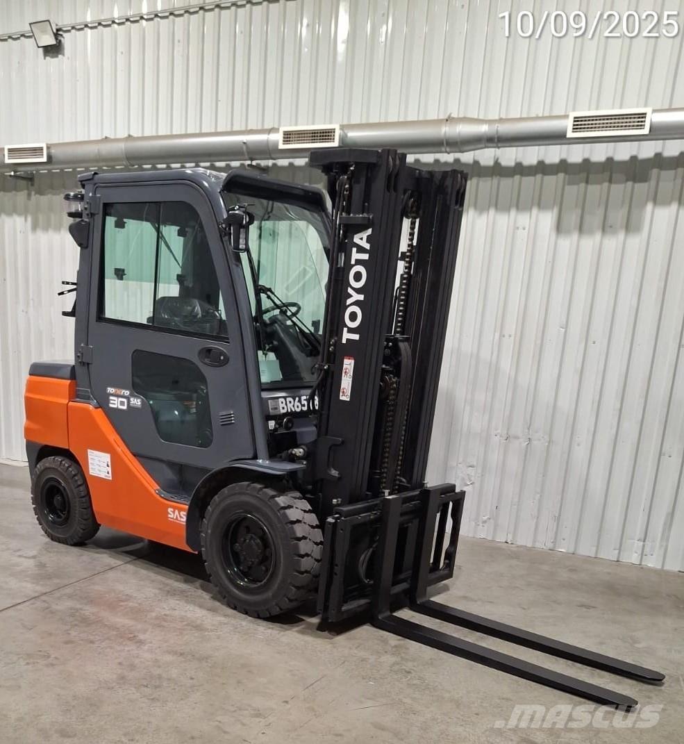 Toyota 52-8FDF30 디젤 지게차