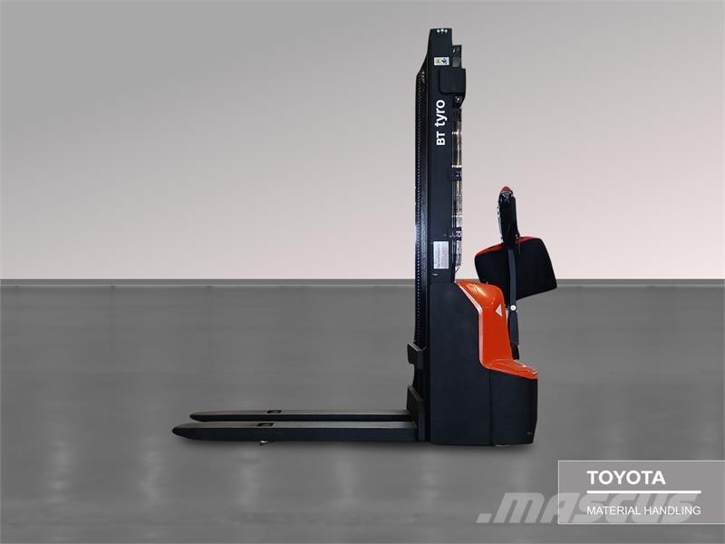 BT SHE100 핸드 파레트 스태커