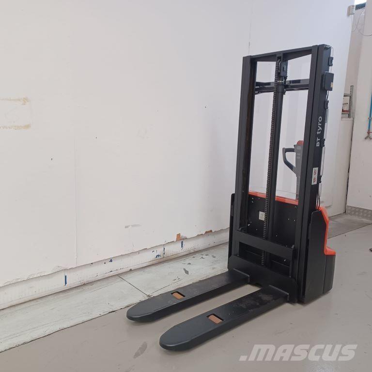 BT SHE100 핸드 파레트 스태커