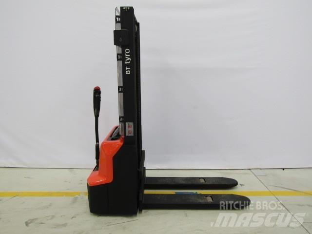 BT SHE100 핸드 파레트 스태커