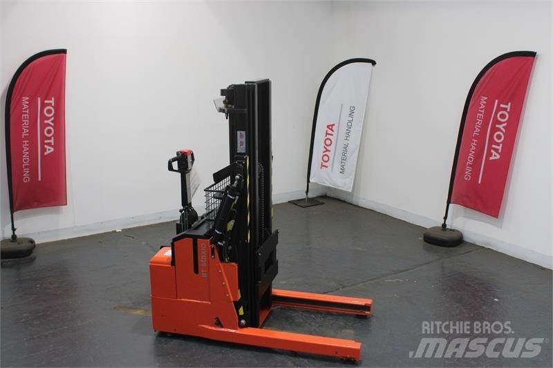 BT RWE120 핸드 파레트 스태커
