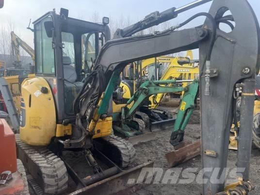 Komatsu PC26MR-3 소형 굴삭기 7톤 미만