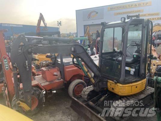 Komatsu PC26MR-3 소형 굴삭기 7톤 미만