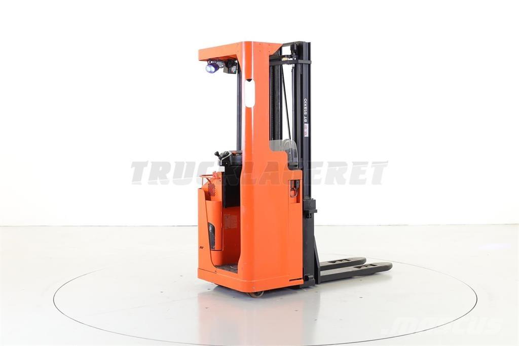 BT SSE 135 보행식 리치 지게차