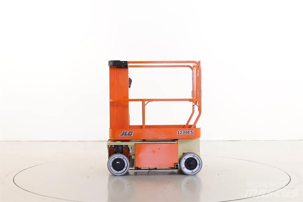 JLG 1230ES 인원/화물 앨리베이터