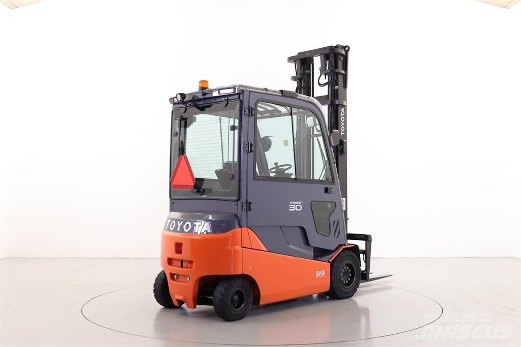 Toyota 8FBMT30 전동 지게차