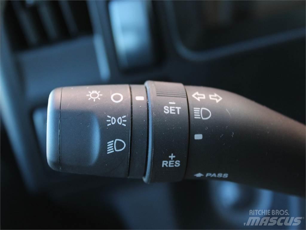Isuzu NPR-HD 탑차 트럭