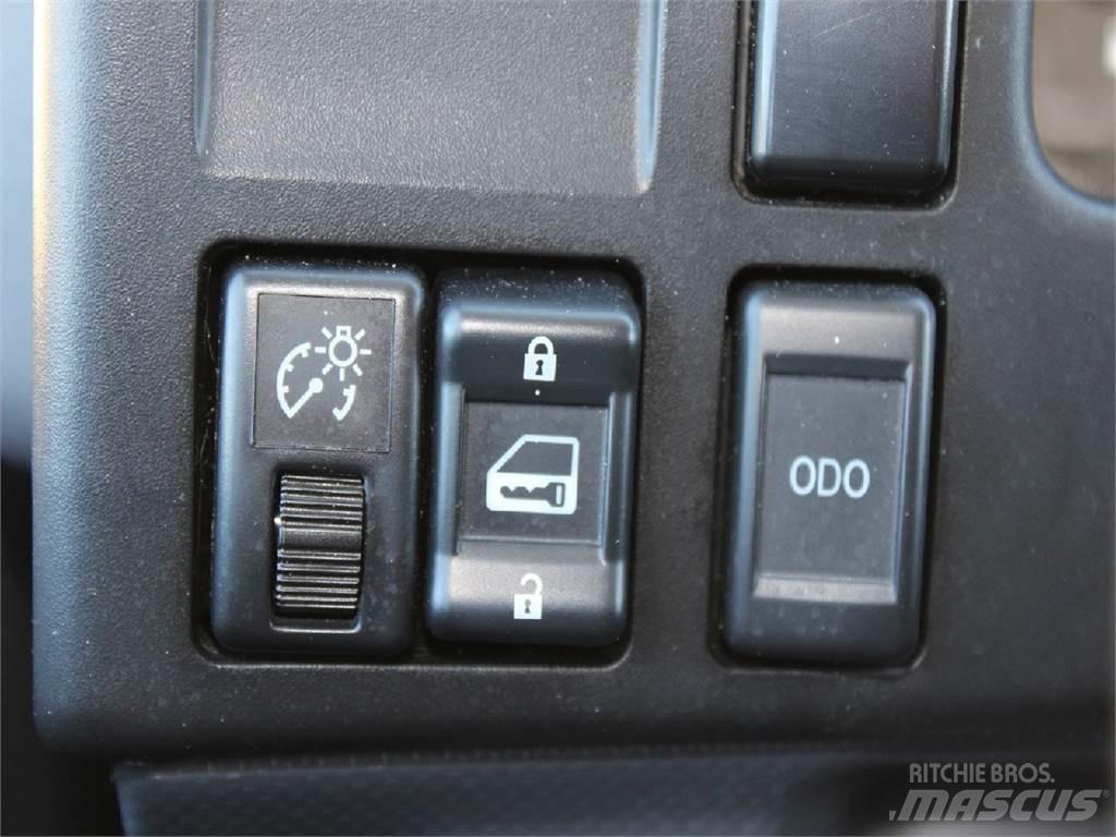 Isuzu NRR 컨테이너 트럭