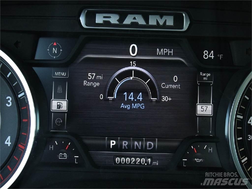 RAM 5500 플랫베드/드롭사이드 트럭