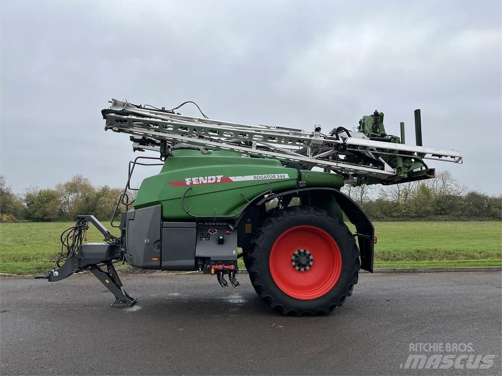 Fendt RG344 견인형 분무기