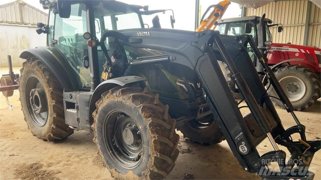 Valtra G135A 트랙터