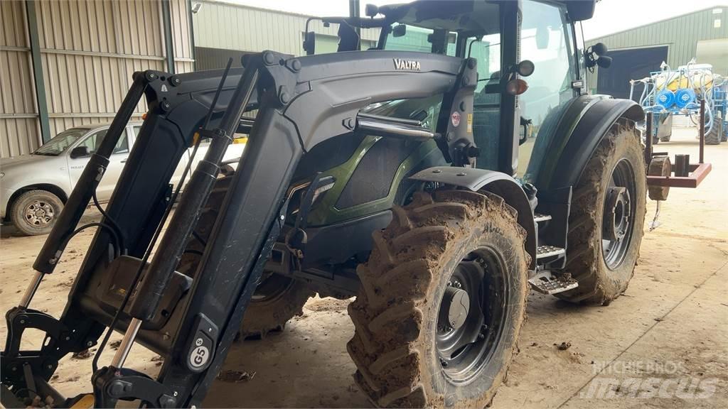 Valtra G135A 트랙터