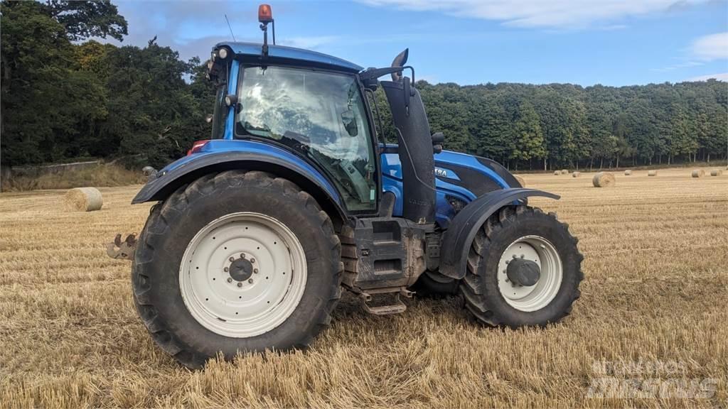 Valtra T214V 트랙터