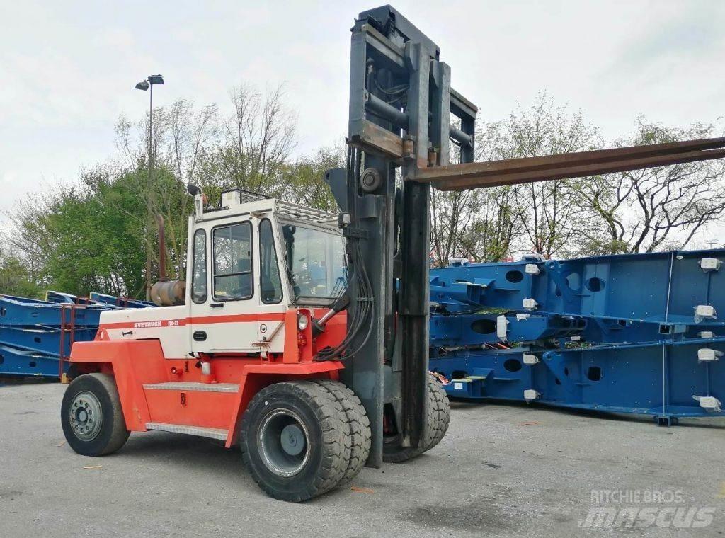 Svetruck 13,6-120-32 디젤 지게차