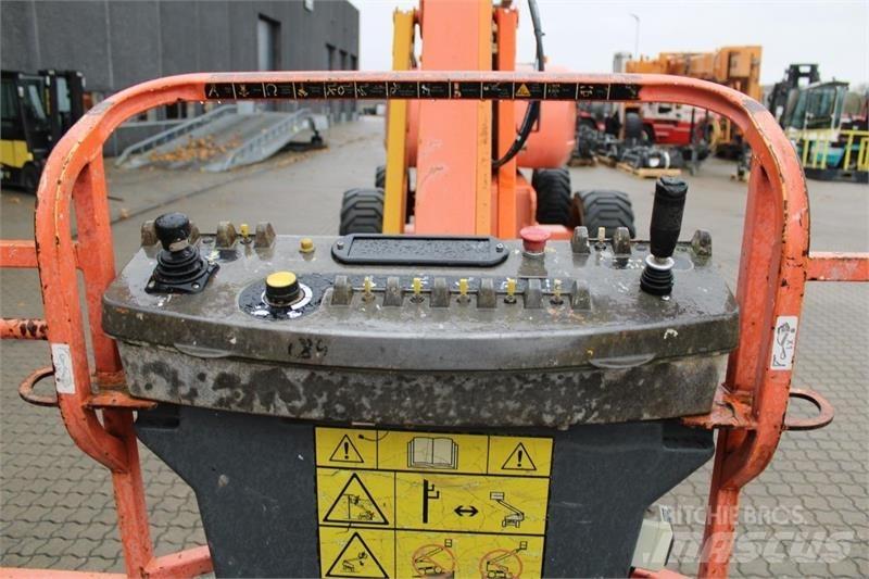 JLG 800AJ 관절형 전동이동 리프트