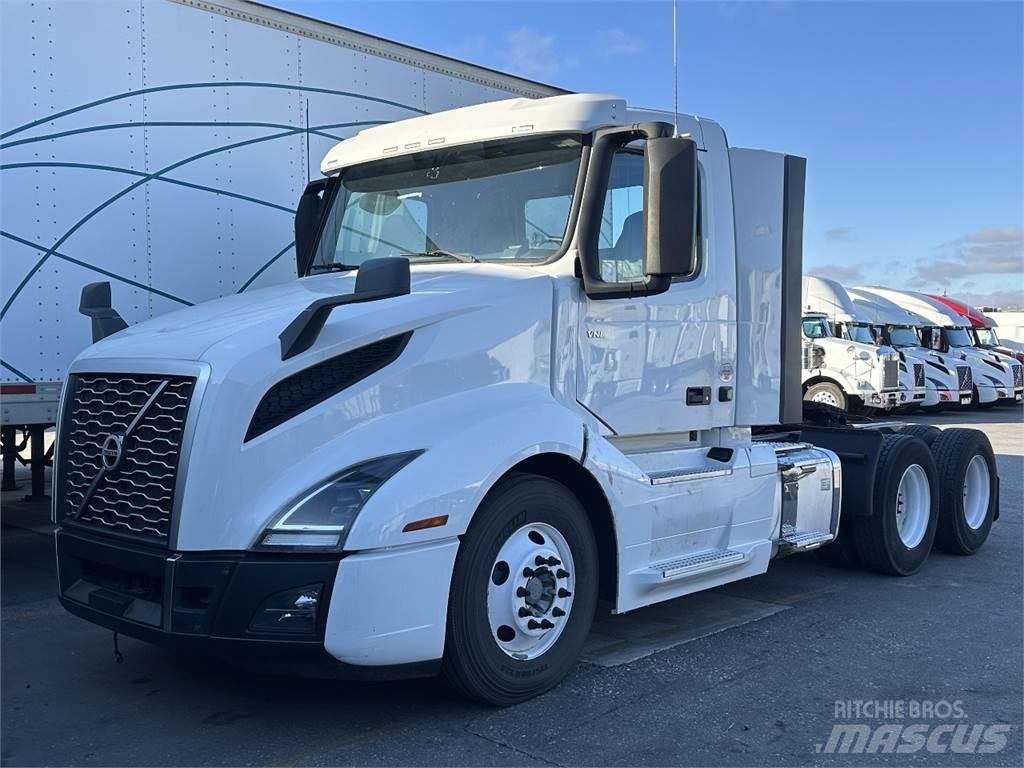 Volvo VNL300 트랙터 유닛