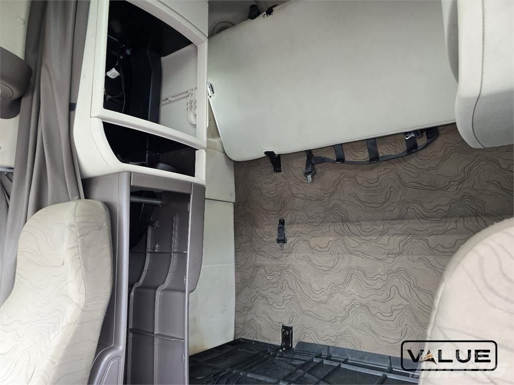 Volvo VNL670 트랙터 유닛
