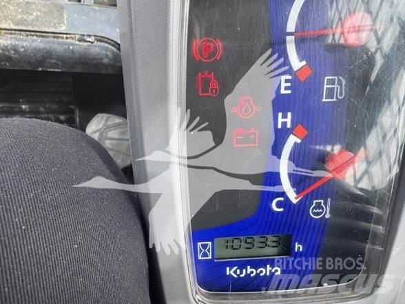 Kubota SVL65-2  스키드로더