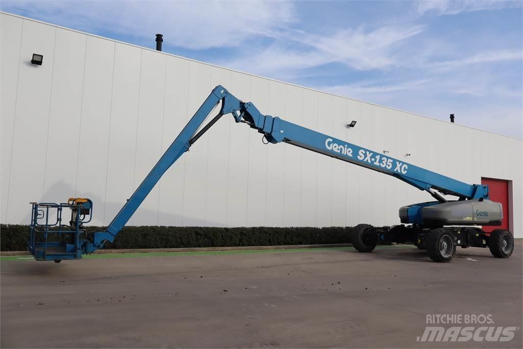 Genie SX135XC 견인식 전동이동 리프트
