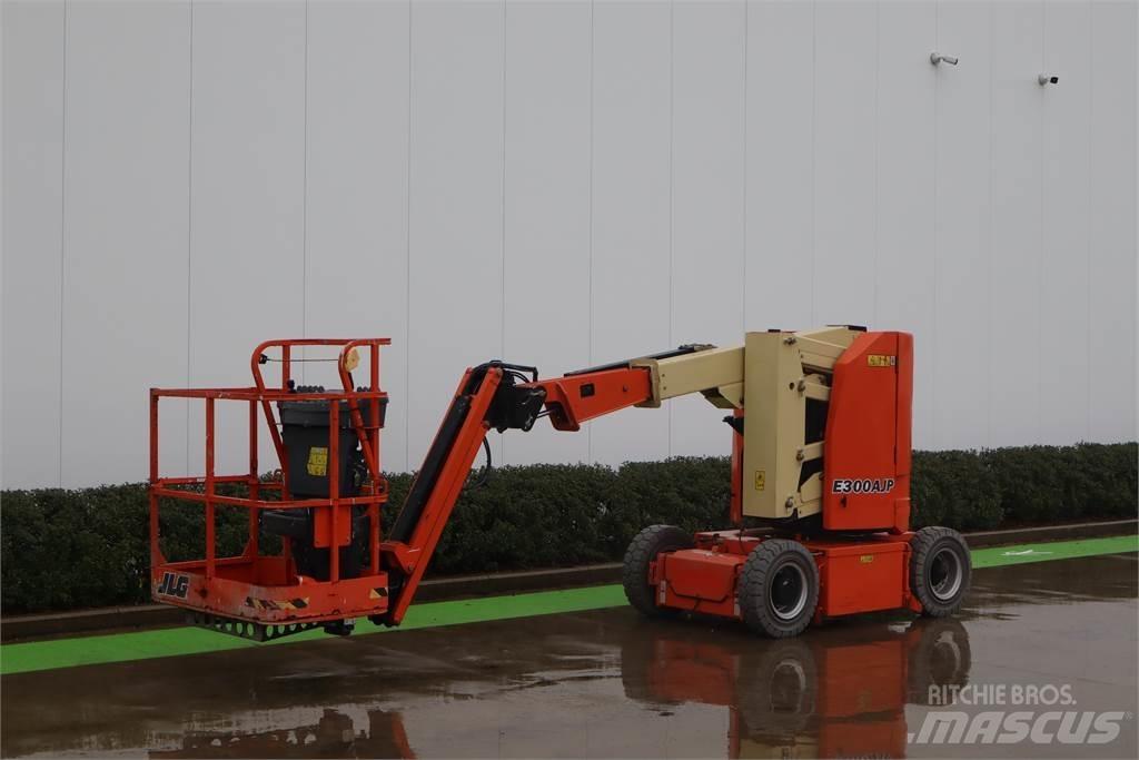 JLG E300AJP 관절형 전동이동 리프트