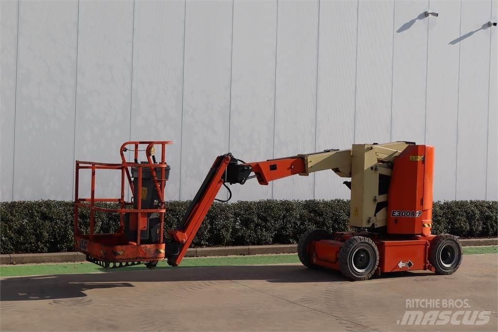 JLG E300AJP 관절형 전동이동 리프트