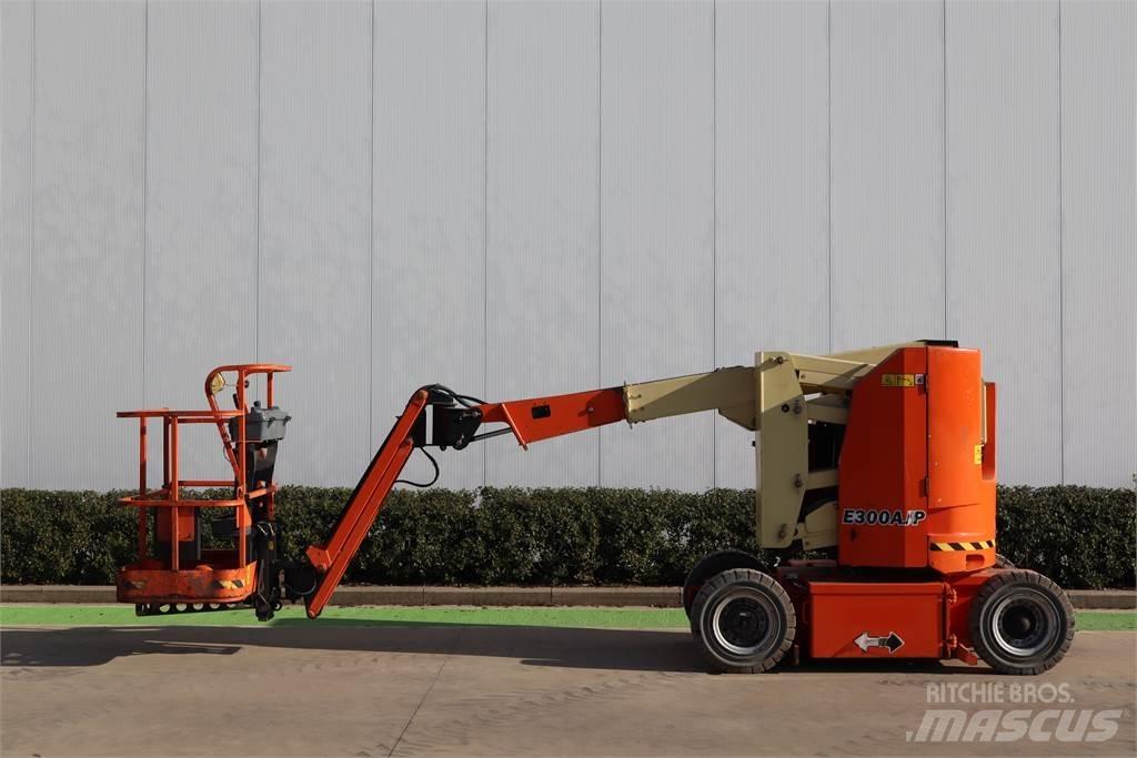 JLG E300AJP 관절형 전동이동 리프트