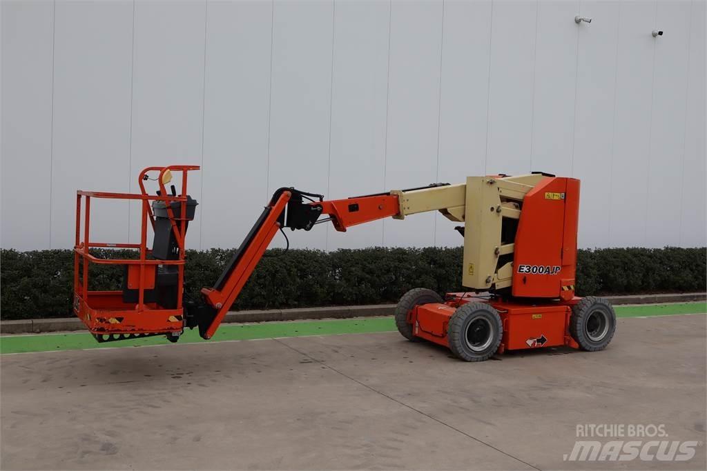 JLG E300AJP 관절형 전동이동 리프트