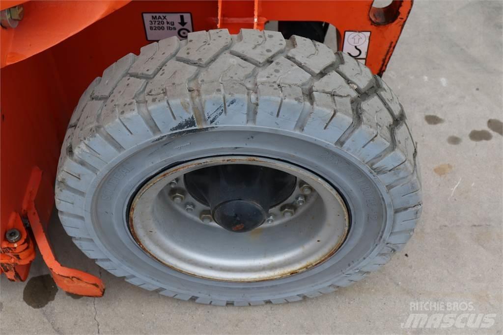 JLG E300AJP 관절형 전동이동 리프트