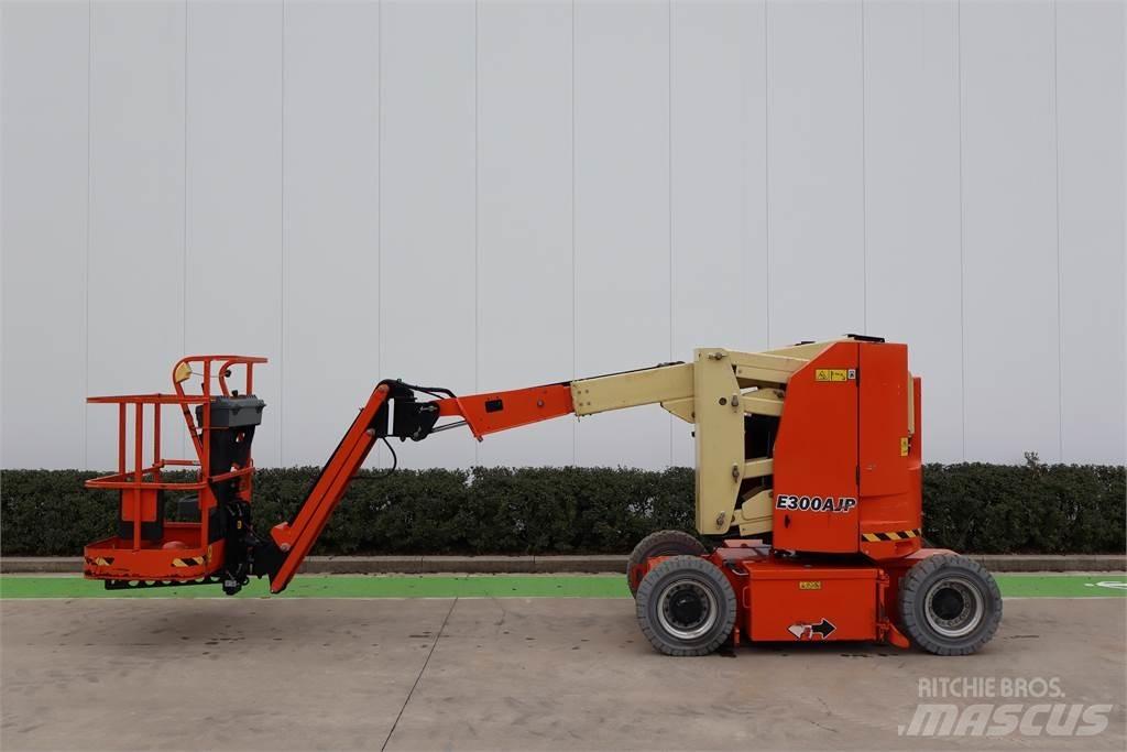 JLG E300AJP 관절형 전동이동 리프트