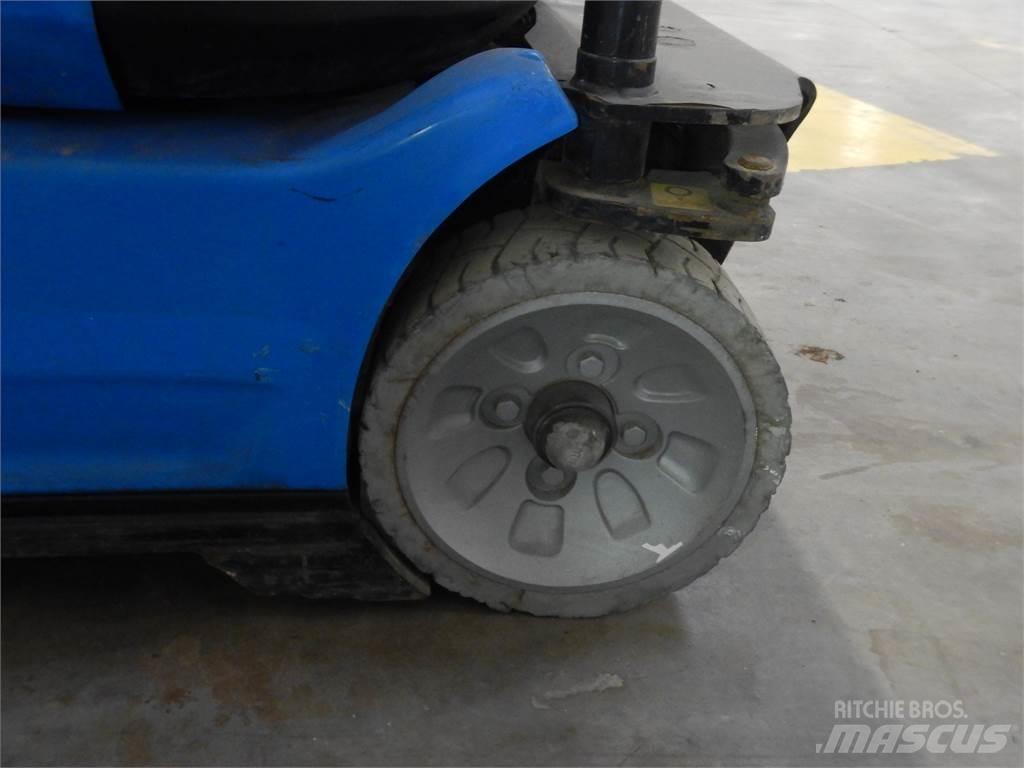 Manitou 100VJR 인원/화물 앨리베이터
