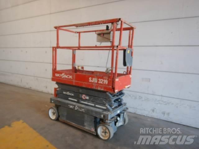 SkyJack SJ3219 가위형 리프트