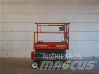 SkyJack SJ3219 가위형 리프트