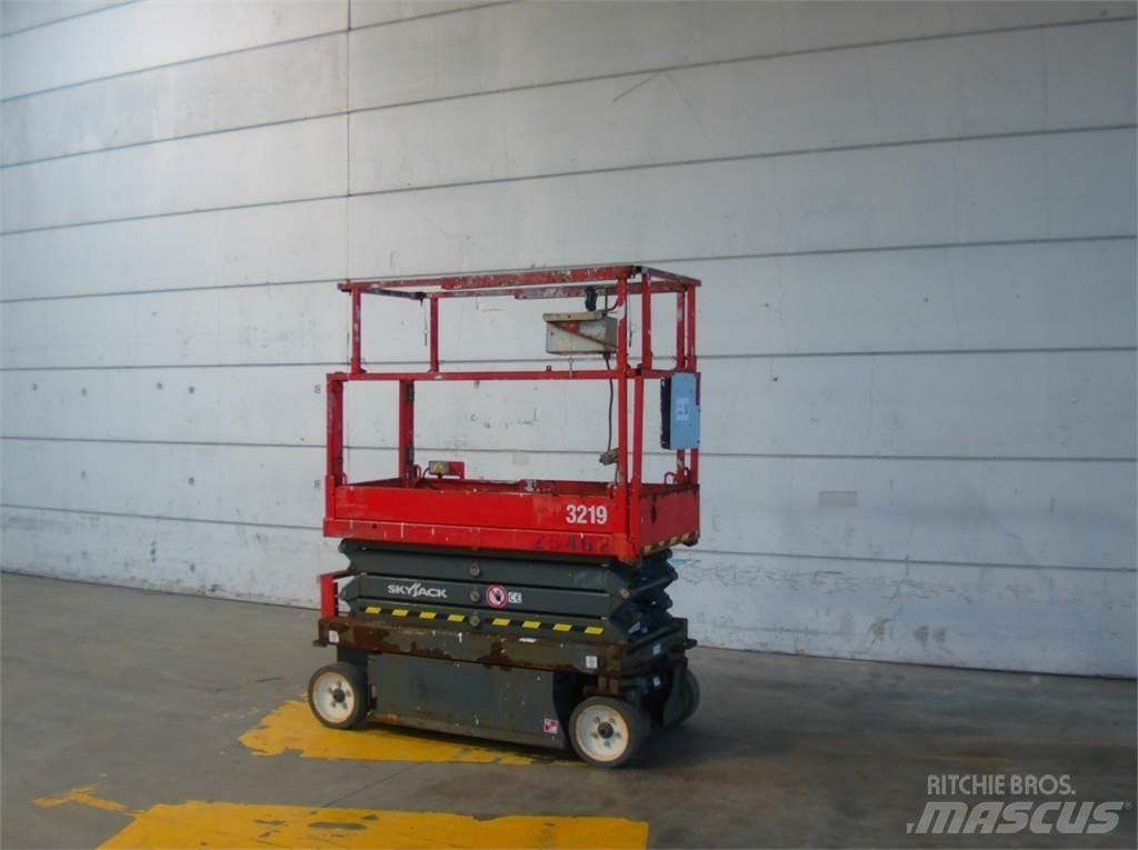 SkyJack SJ3219 가위형 리프트